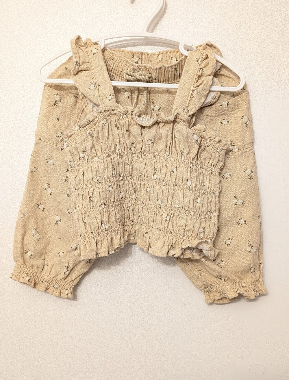 Old Navy Smocked Beige Floral Two-Piece Baby Set Linen 12-18 M